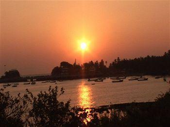 Hawaii-the Sea-side Village Retreat,goa Hotel Panaji