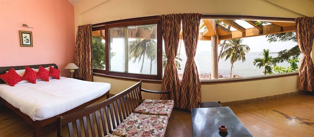 Hawaii-the Sea-side Village Retreat,goa Hotel